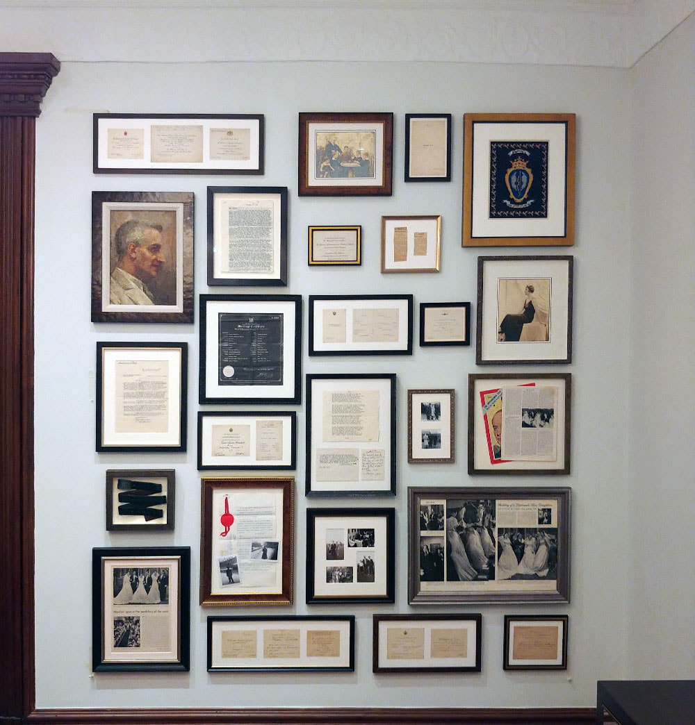 Le Frame Shoppe Blog | Curating a gallery wall